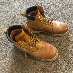 Men’s Size 10 Soft-Toe work boots.